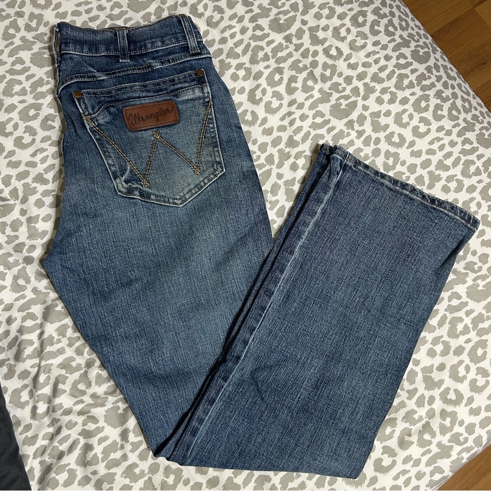 Wrangler Retro Relaxed Boot Cut Jeans Men’s – Medium Wash – Classic Western